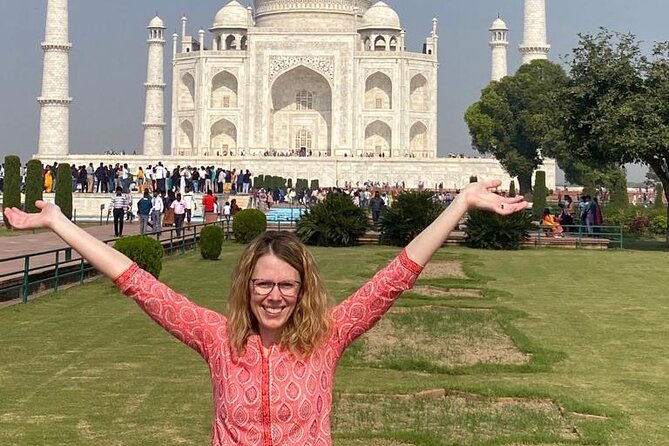 1 day Luxury Sunrise Taj Mahal Tour by Private Car - Guide, WiFi, and bottled water: small comforts that add up