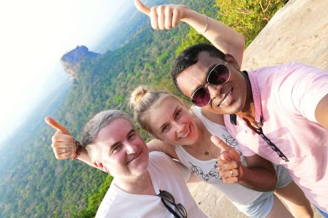 10 Days Tour in Sri Lanka (Hotels with Breakfast & Luxury Car) - Waterfalls and hill-country style stops: scenic breaks with real logistics