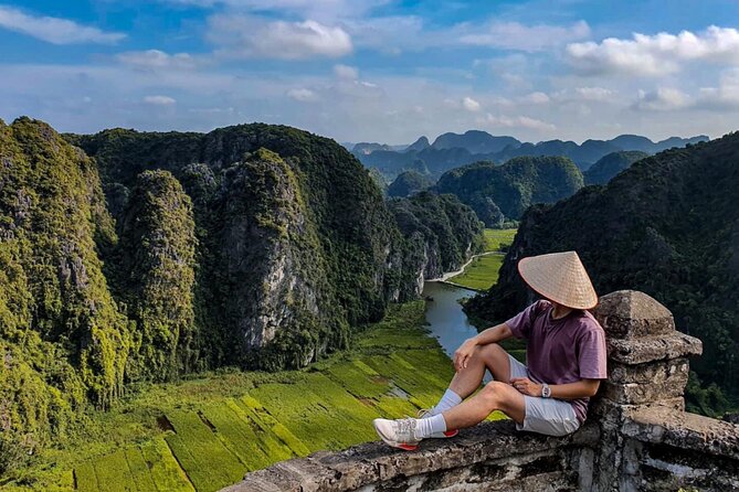 2 Days 1 Night Luxury Ninh Binh Private Tour from Hanoi - Day 2: Van Lam village market by bike, Bich Dong Pagoda, and Tam Coc by sampan