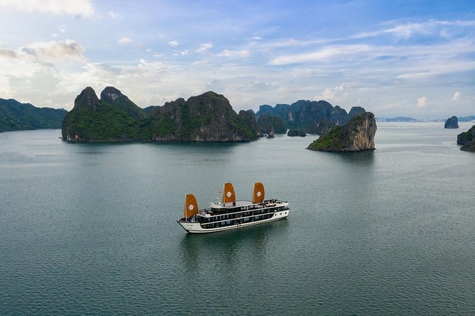 2 Days and 1 Night Halong Bay Luxury Genesis Regal Cruises - Rooms and service: comfort you notice even during short downtime