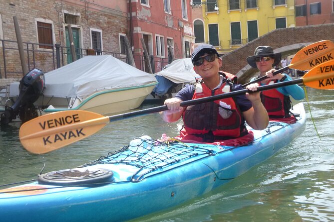 2 Hour Venice Canal Kayak Tour - Premium experience by day - Venice canal conditions: turns, traffic, and why wet gear planning matters