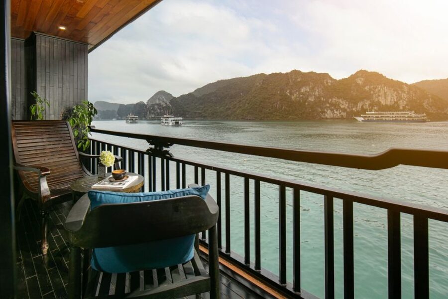3-Day 2-Night Lan Ha Bay 5-Star Cruise - Day 2: Viet Hai biking, tunnel caves, then Ba Trai Dao kayaking and swimming