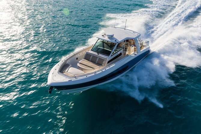 3-Hour Small-Group Maalaea Luxury Snorkel Cruise Tour - Entering the Mā‘alaea General Store: the tour starts before you’re on the boat