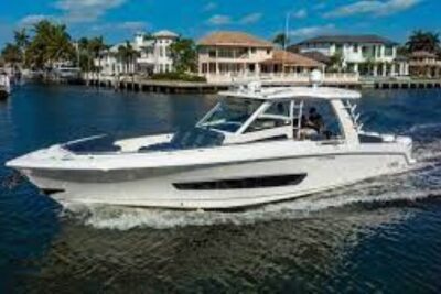 3-Hour Small-Group Maalaea Luxury Snorkel Cruise Tour - Sailing past Mā‘alaea Bay, Freight Trains, and the ocean-rock show