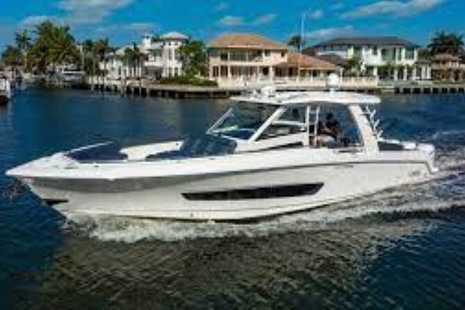 3-Hour Small-Group Maalaea Luxury Snorkel Cruise Tour - Sailing past Mā‘alaea Bay, Freight Trains, and the ocean-rock show