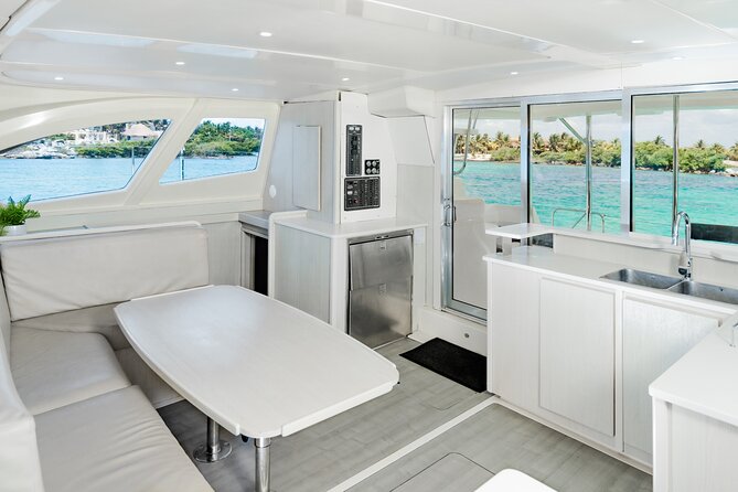 4H Luxury 44' Catamaran All-Inclusive in Tulum & Playa del Carmen - Open Bar and the Pace of the Day: A Floating Social Scene