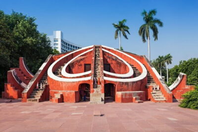 5-Day Private Luxury Golden Triangle Tour From Delhi - Day 1 in Delhi: Mughal Mausoleums, Qutub Minar, and Old Delhi in One Day
