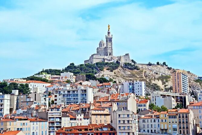 5-Hour Private Sightseeing Tour of the Provence from Marseille in Luxury Car - Aix-en-Provence: Pedestrian Charm, Shopping Time, and Cezanne Roots
