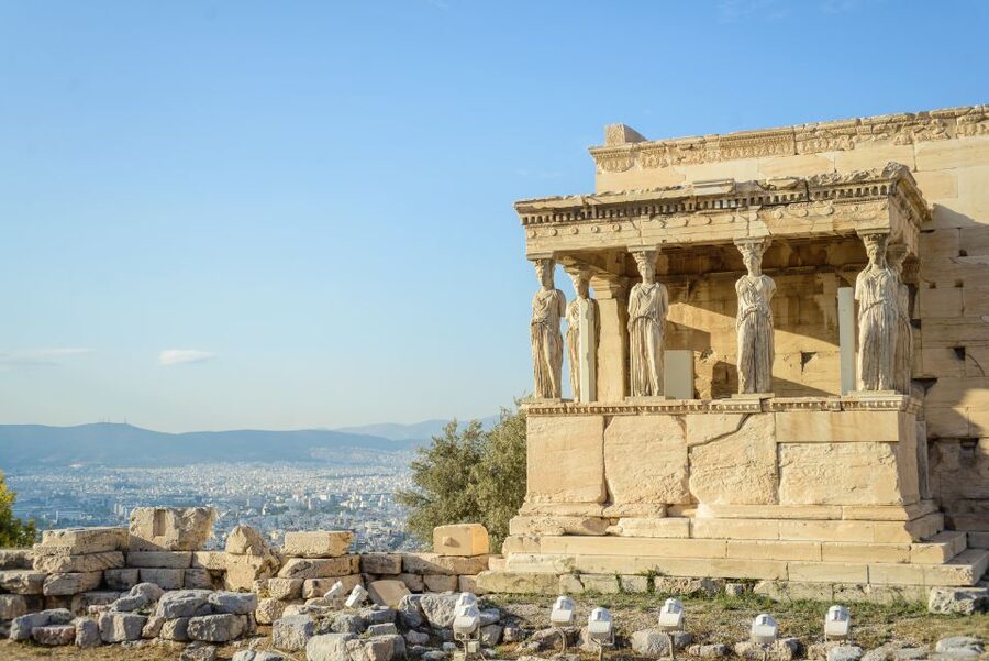 Acropolis: Premium Acropolis and Parthenon Guided Tour - Propylaea and the approach to the sacred gate: Grandeur you can feel