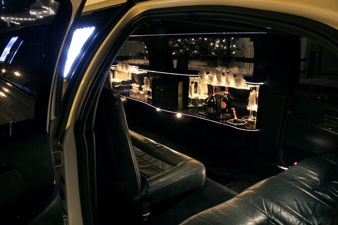 Airport luxury arrival ride by SUV, Sedan, Minibus or Limousine - Choosing SUV, Sedan, Limo, or Minibus Without Regret