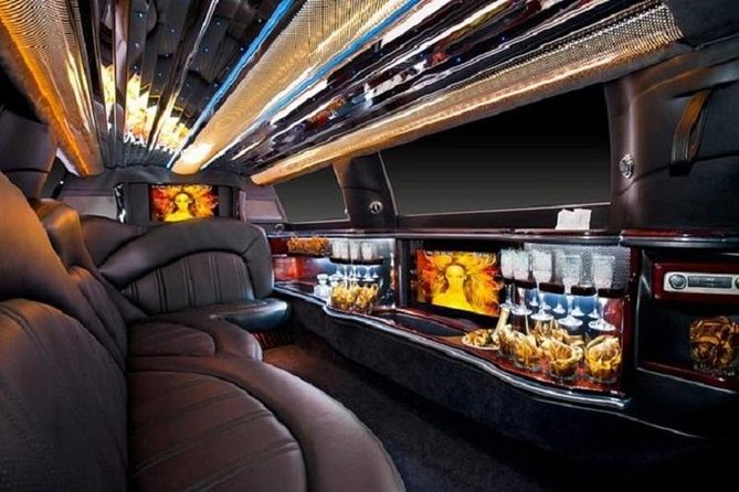 Airport Luxury departure ride from NYC Hotels by Limousine or SUV - Pickup Process: Meeting Outside Your Hotel (and Avoiding the Common Headaches)