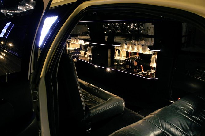 Airport Luxury departure ride from NYC Hotels by Limousine or SUV - Included Comfort: Taxes, Fees, Tolls, and Air-Conditioning