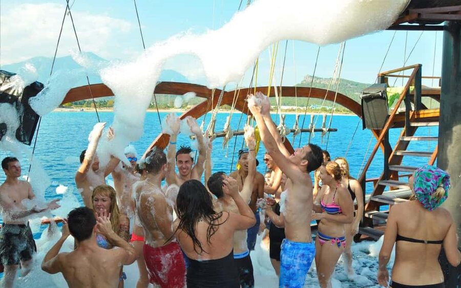 Alanya: Luxury Mega Pirate Boat W/ Lunch, Drinks & Transfer - Key highlights worth your time