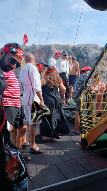 Alanya: Luxury Pirate Boat with Lunch & Unlimited Drinks - Swim stops, showers, and what “swimming time” really means