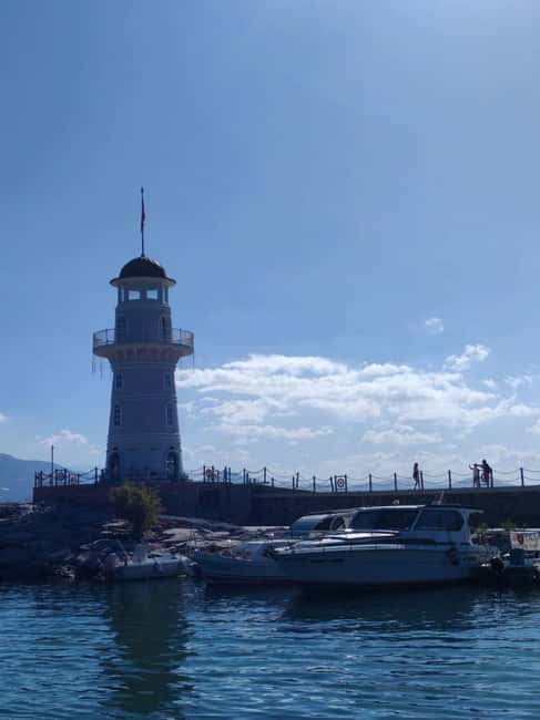 Alanya: Luxury Pirate Boat with Lunch & Unlimited Drinks - Lunch and unlimited soft drinks: Simple, filling, and timed for the ride
