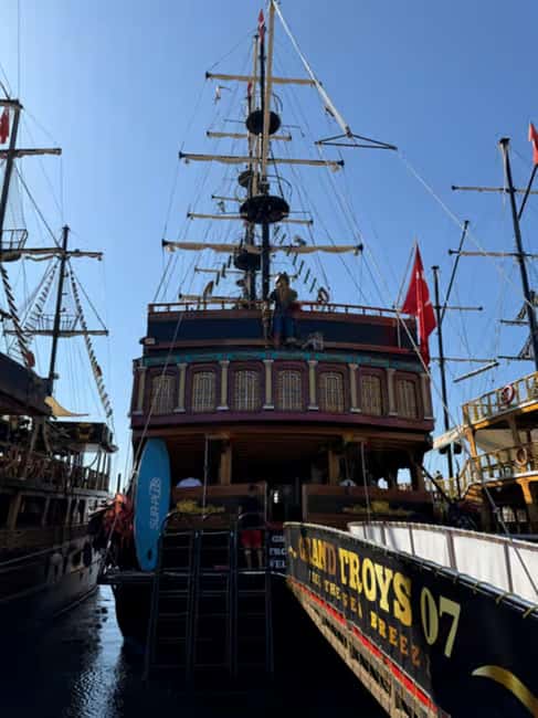 Alanya: Luxury Pirate Boat with Lunch & Unlimited Drinks - Luxury vs. Pirate option: What changes on board
