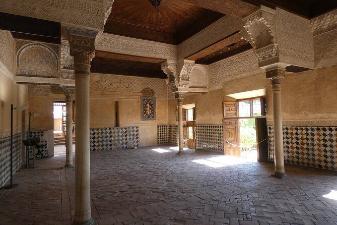 Alhambra Skip the Line Premium Guided Tour - Stop 3: Palacio El Partal—Quick but Interesting