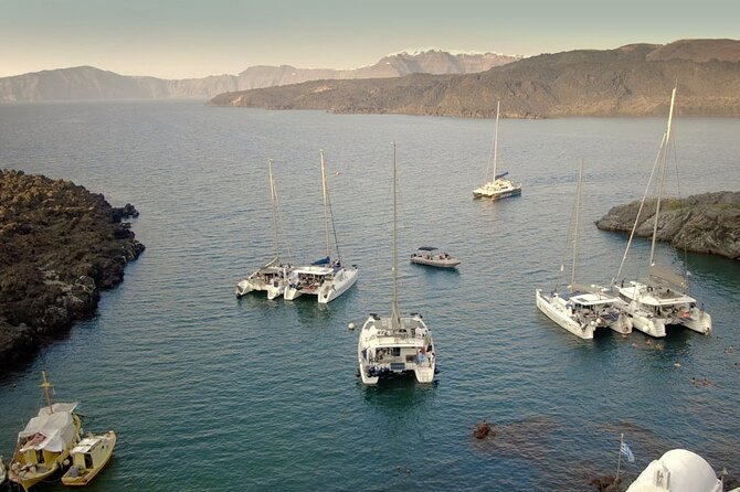 ALL-INCLUSIVE: Santorini Caldera Cruise with Greek Meal & Drinks - Sailing Toward Ammoudi: The Sunset Segment That Doesn’t Feel Rushed