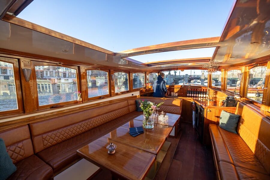Amsterdam: 2-Hour Luxury Canal Cruise with Snacks & Drinks - Who this cruise suits best