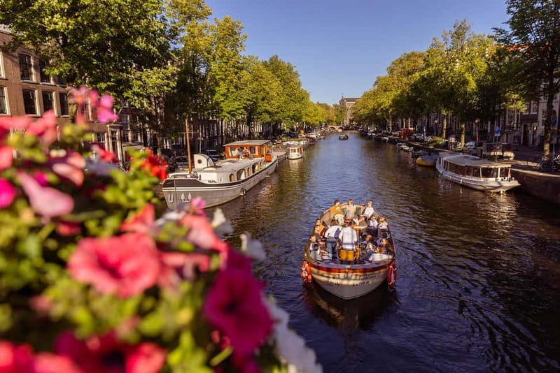 Amsterdam: 2-Hour Luxury Canal Cruise with Snacks & Drinks - Why two hours feels like the right length in Amsterdam