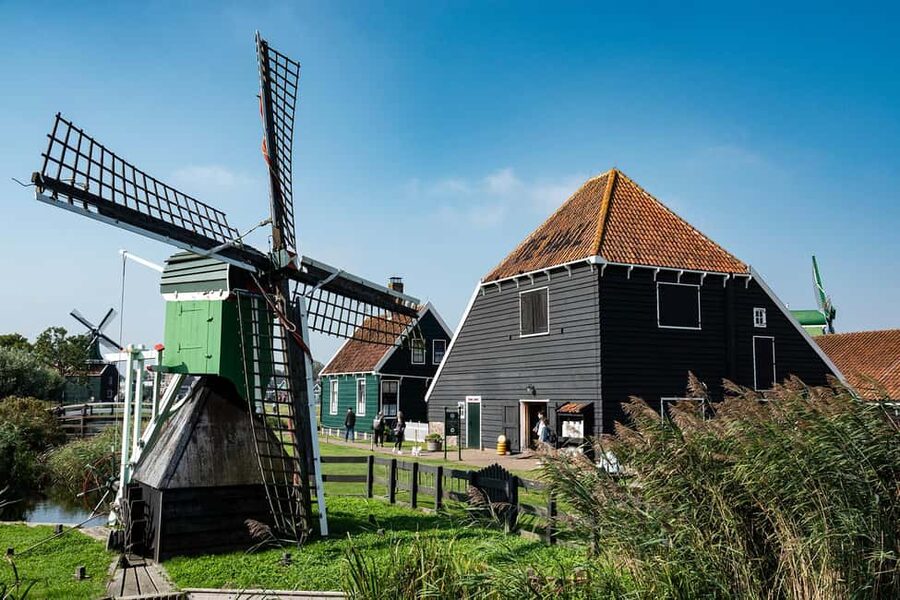 Amsterdam: Explore Zaanse Schans: Half-Day Luxury Coach Trip - Your Self-Guided Walk: Using the App, Map, and Local Tips