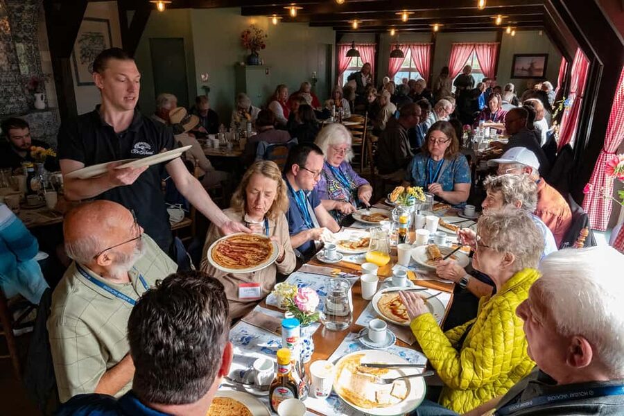 Amsterdam: Explore Zaanse Schans: Half-Day Luxury Coach Trip - Clogs at the Wooden Shoe Shop: Craft Demonstrations in Real Time