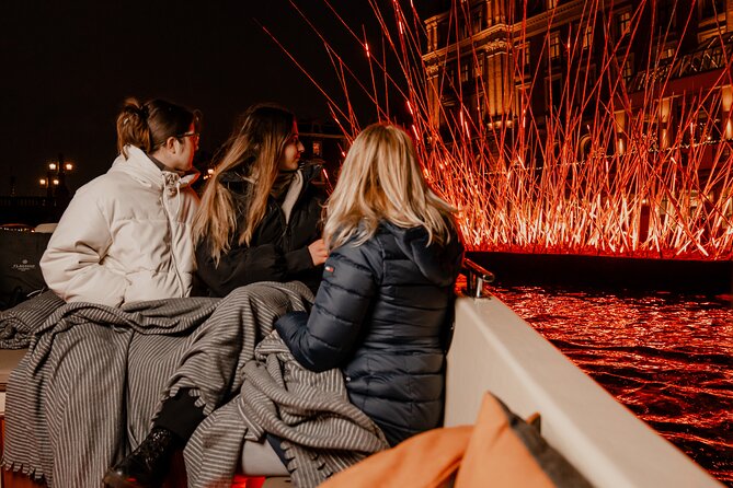 Amsterdam Light Festival: Canal Cruise + Bite & Unlimited Drinks - Light Festival Storytelling: Seeing More Than Just Glow