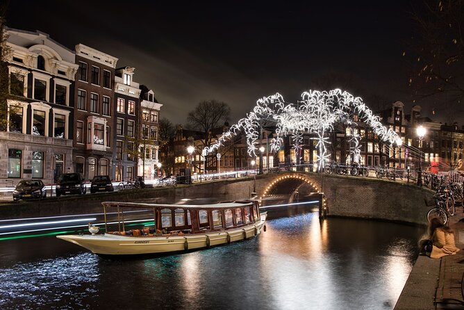 Amsterdam Light Festival: Canal Cruise + Snack & Unlimited Drinks - Drinks and Snacks: How the Unlimited Option Changes the Value