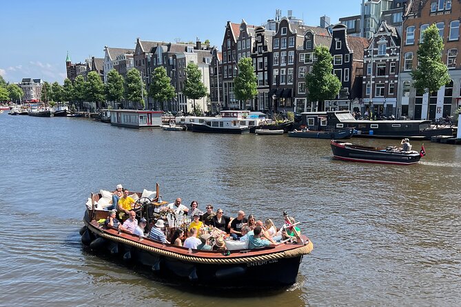 Amsterdam Luxury Boutique Boat tour with Unlimited Beer and Wine - Seeing De Wallen, Rembrandt’s block, and Oude Kerk from the water