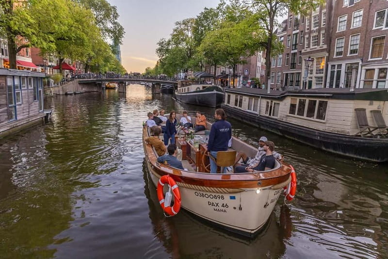 Amsterdam: Luxury Canal Cruise with Optional Snacks & Drinks - Museums and Modern Amsterdam: Scheepsvaart, NEMO, Oosterdock, Sea Palace