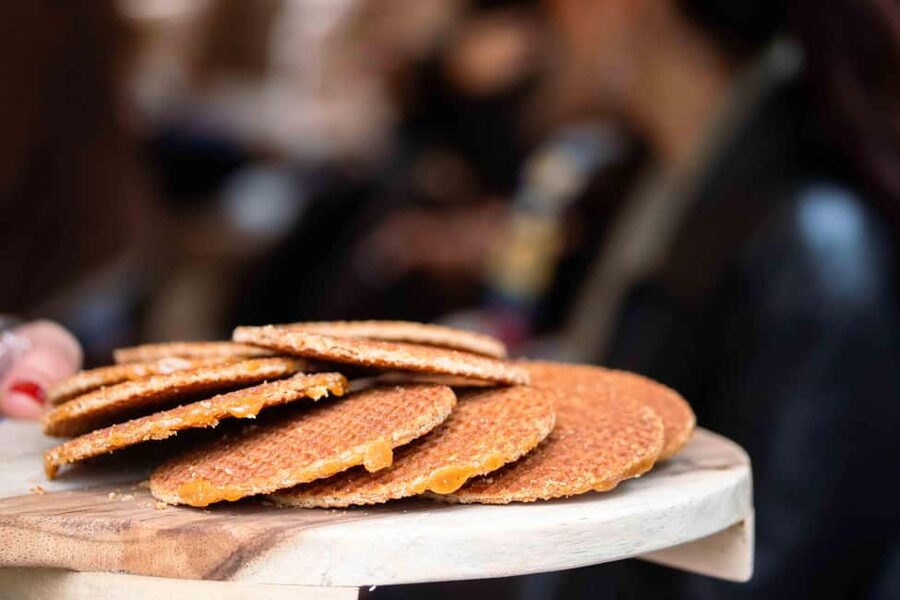 Amsterdam: Luxury Cruise Unlimited Cocktails & Snacks Option - Who This Cruise Fits Best