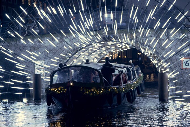 Amsterdam: Luxury Light Festival Cruise Unlimited Drinks Included - Onboard comfort: blankets, windows, and the reality of cold weather