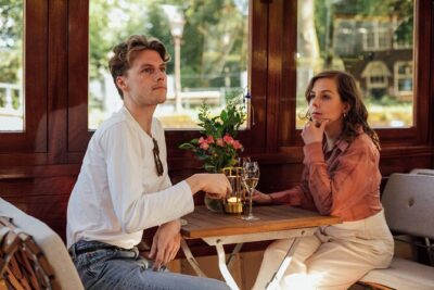 Amsterdam: Luxury Saloon Boat Cruise with Cocktails & Waffle - One Hour on the Water: Timing, Comfort, and Boat Type
