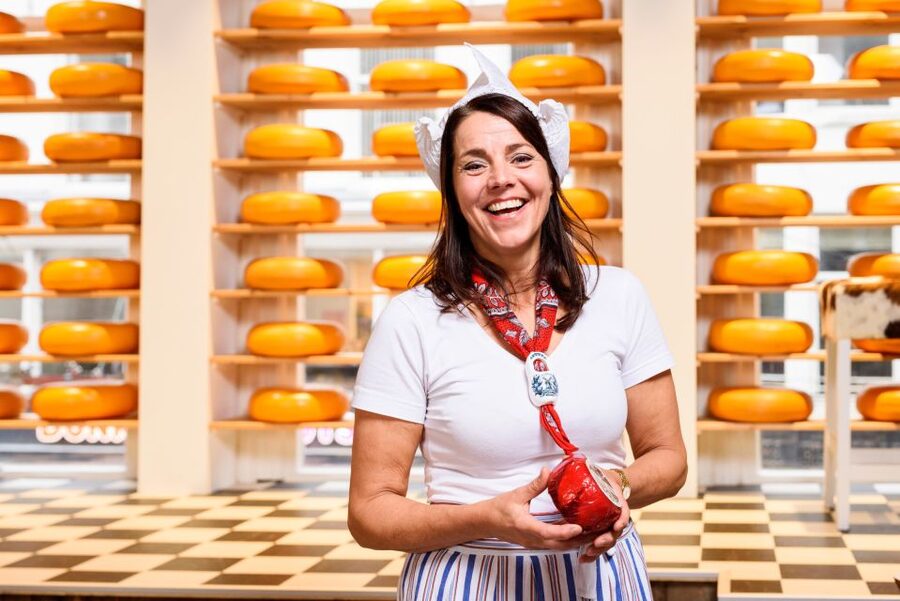 Amsterdam: Premium Henri Willig Cheese Tasting Experience - Entering Henri Willig’s shop in old Amsterdam: what you’ll notice first