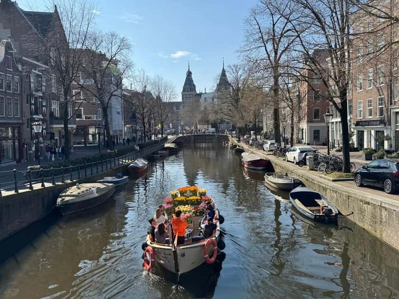 Amsterdam: Premium Tulip Boat Canal Tour - Where to start: Prins Hendrikkade 33A and the Centraal-area dock