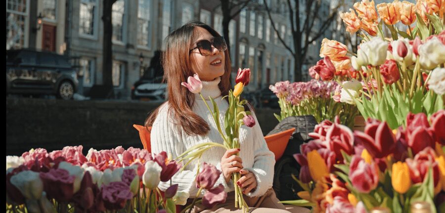 Amsterdam: Premium Tulip Boat Canal Tour - The onboard bar experience (and what to expect from drink service)