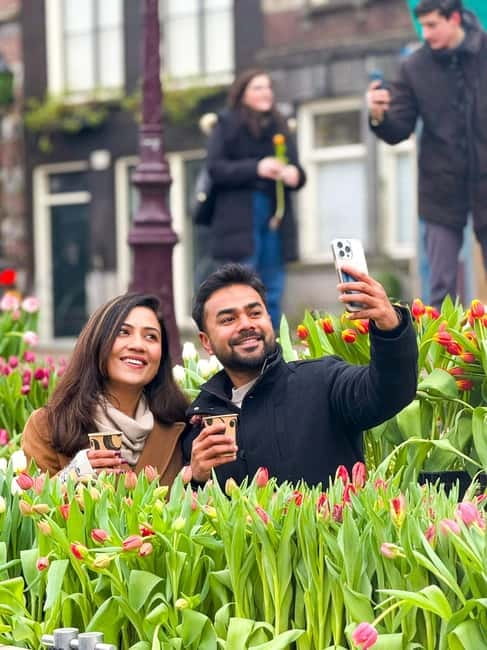 Amsterdam: Premium Tulip Boat Canal Tour - Price value: what $33 gets you in Amsterdam terms