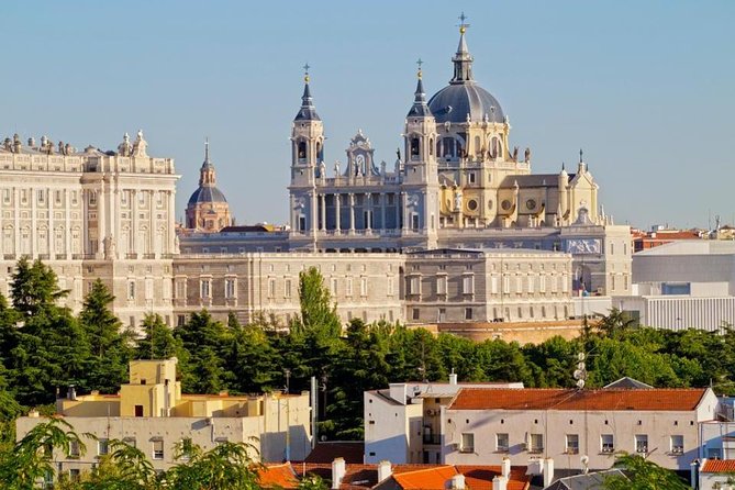 Arrival Transfer: Madrid Airport MAD to Madrid in Luxury Van - The Luxury Van Setup: Mercedes EQV or Class V Comfort