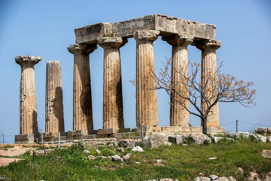Athens: Corinth Canal, Mycenae & Nafplio Premium Guided Tour - Nafplio in one hour: pretty old streets, plus a decision about food