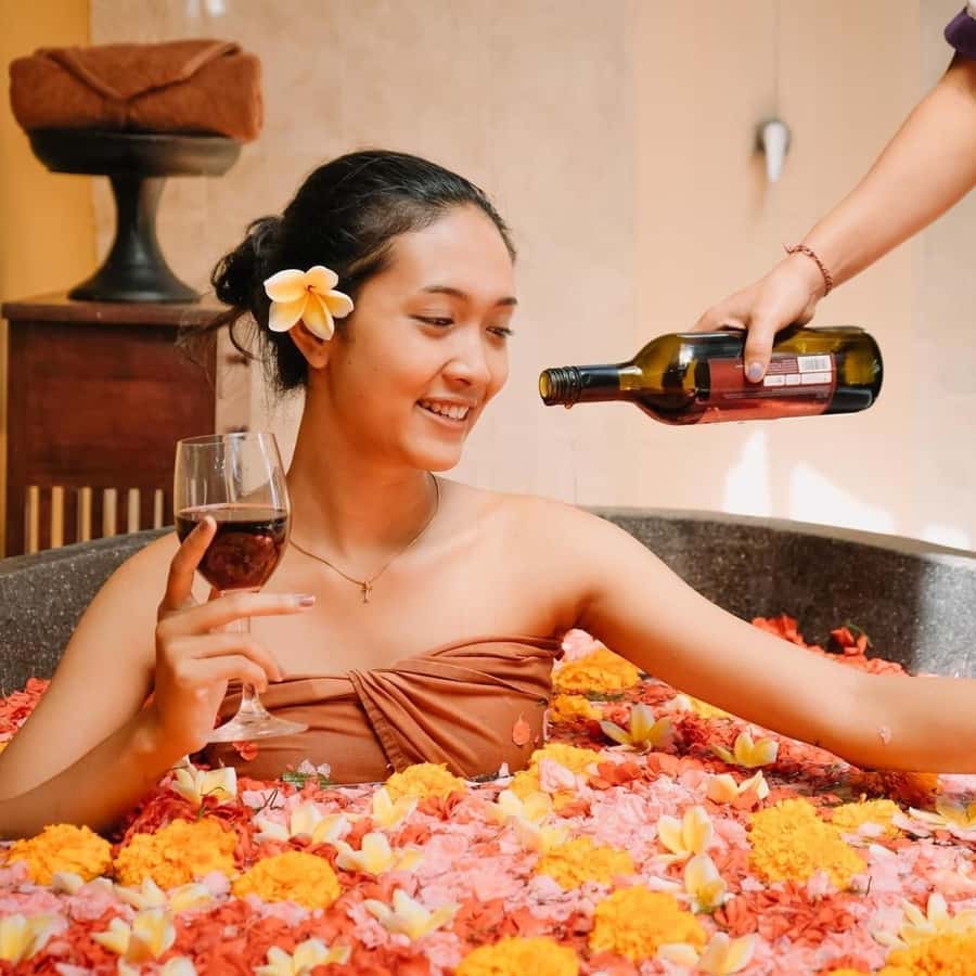 Bali: Luxury Spa Balinese Massage scrub Flower bath 2 Hour - Where Bali Orchid Spa Fits Into a Kuta or Nusa Dua Day
