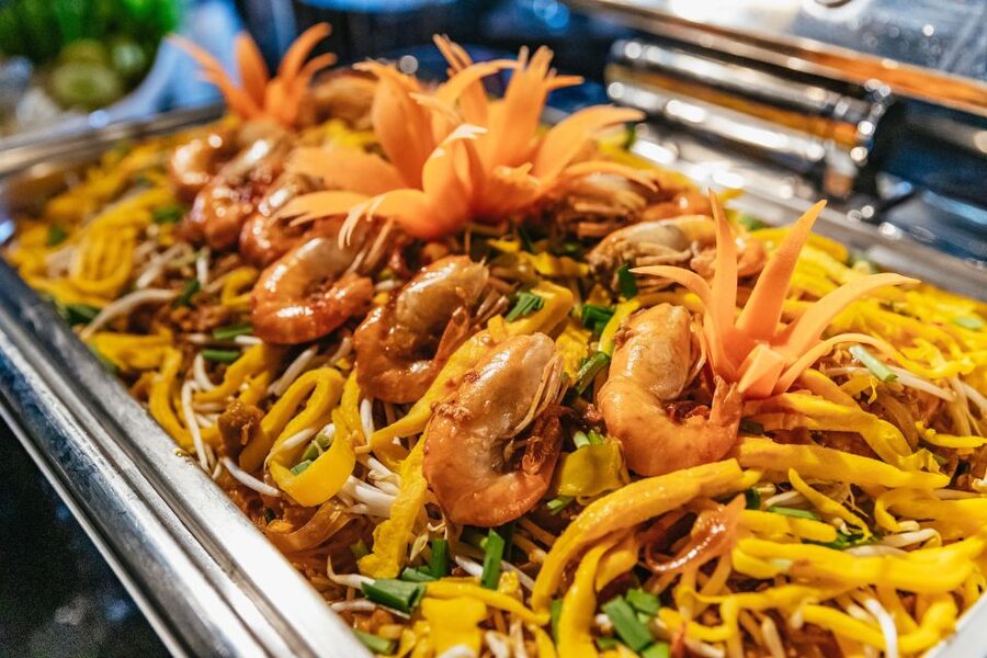Bangkok: Alangka Luxury Buffet Dinner Cruise With Live Music - Value at Around $31: Who Should Go, Who Should Skip