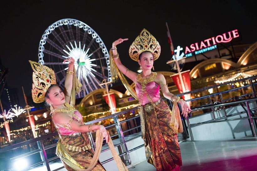 Bangkok: Luxury White Dinner Cruise Free Flow Beer and Wine - Where to board: ICONSIAM Pier 4, check-in, and the time pressure