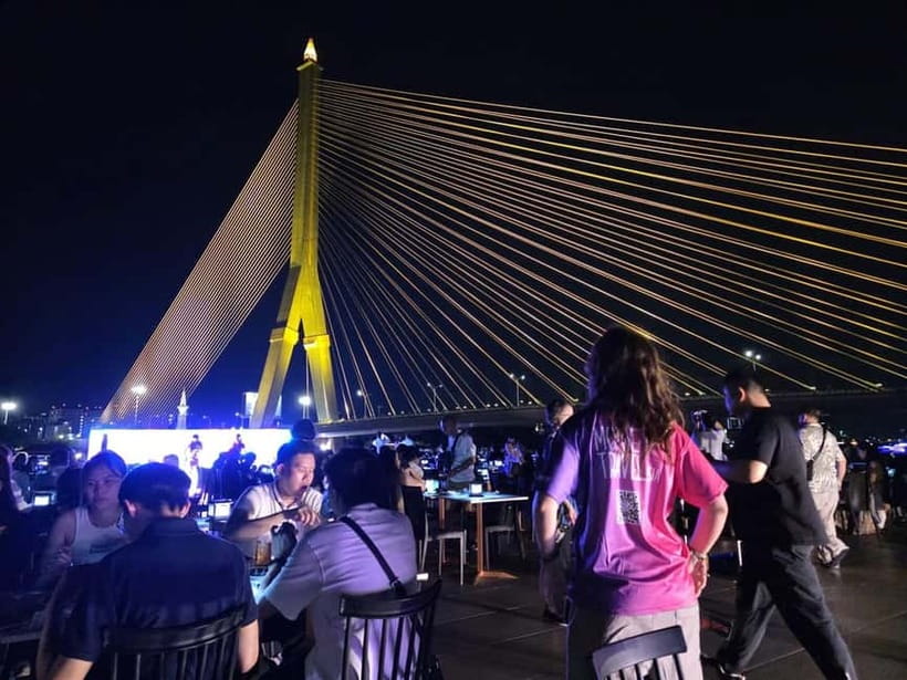 Bangkok: Opulence Luxury River Dinner Cruise - The buffet dinner: Thai dishes plus international comfort