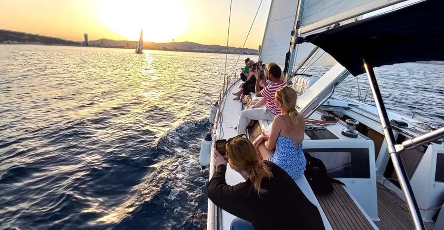 Barcelona: Luxury Private Sunset Yacht Cruise - Sailing past Maremagnum, Columbus, and Montjuïc Castle