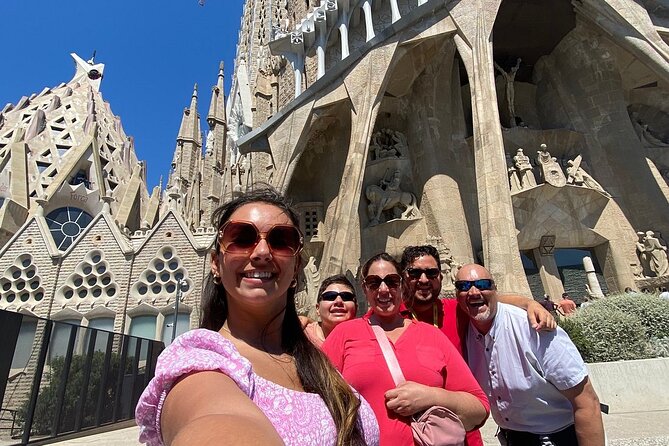Barcelona Premium: Gothic, Montjuic, Sagrada Familia & Park Güell - Sagrada Família: Guaranteed Entrance and the Details That Make It Click