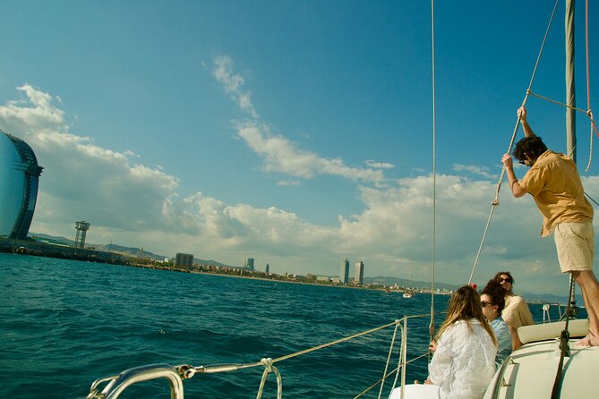 Barcelona Sailing Experience 2 hs w/Premium Snacks & Drinks - Who this sail trip is best for
