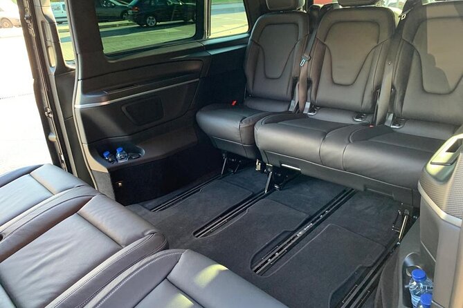 Barcelona Transfers Premium - Finding Your Driver at the Airport, Port, or Train Station