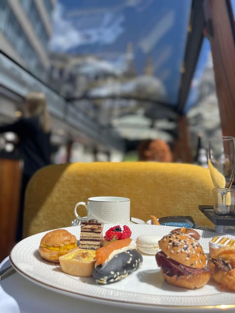 Best of London by LE GRAND - London's Luxury Bus Tour - Trafalgar Square to Piccadilly Circus: Regent Street, Soho, and Mayfair shots