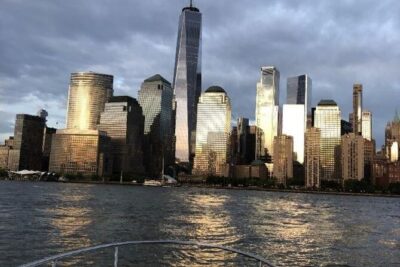 Best Private Luxury Daytime Boat Tour in New York City - 2 Hour - Freedom Tower Photo Ops and a Brooklyn Bridge Zip-Under