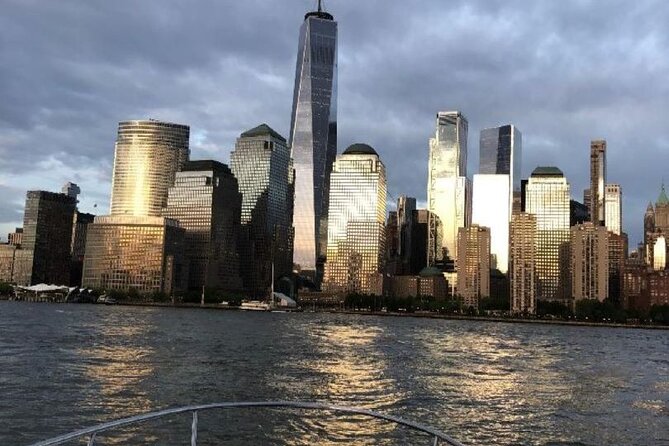 Best Private Luxury Daytime Boat Tour in New York City - 2 Hour - Freedom Tower Photo Ops and a Brooklyn Bridge Zip-Under